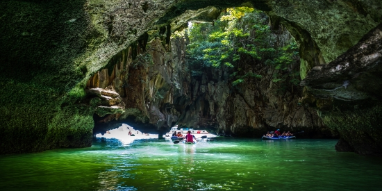 Kayaking in the caves of the Hong Island